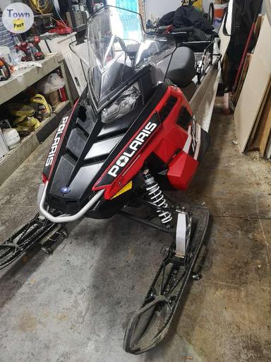 Photo of Polaris Indy voyageur snowmobile 550 2015 - 1