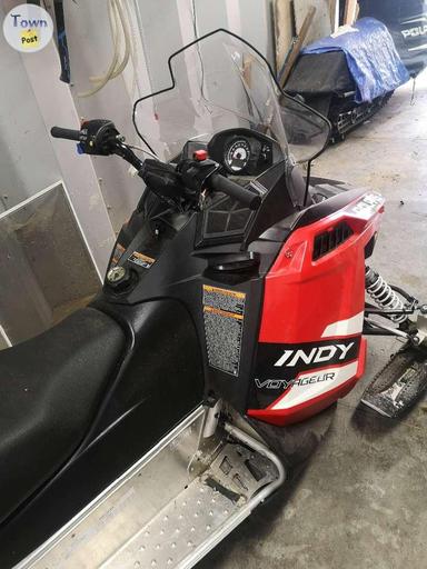 Photo of Polaris Indy voyageur snowmobile 550 2015 - 2