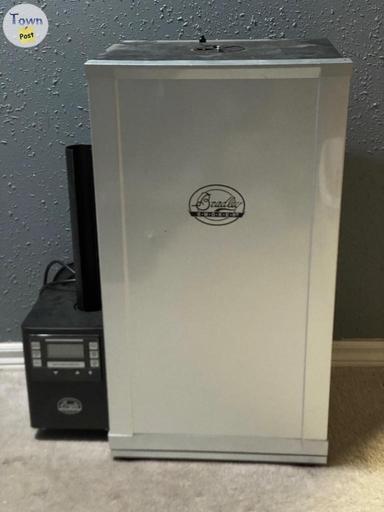 Photo of Bradley 4 Rack Digital Smoker - 1