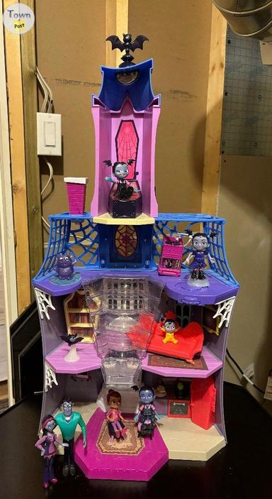 Photo of Vampirina Scare B&B Playset  - 1