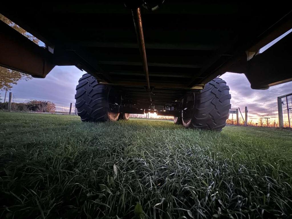 Photo of 25 Ton manure spreader 