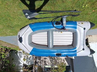 Photo of 3 man collassus dingy with paddles + pump - 2