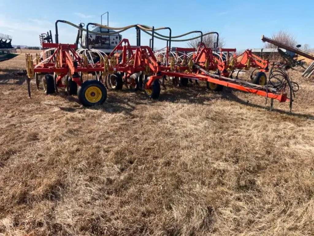 Photo of 2000 Bourgault 8800/3195/4000 Seeder, Tank & Packers