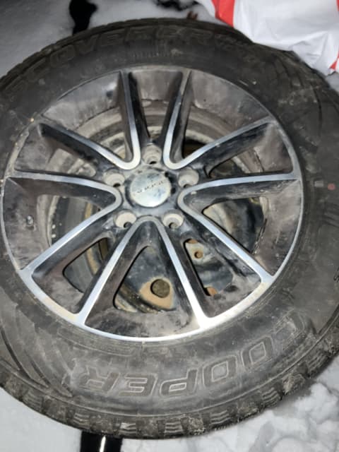225/65/R17 tiresx2 plus 1 alum. Rim - 4 - 1738126822475_IMG_1151