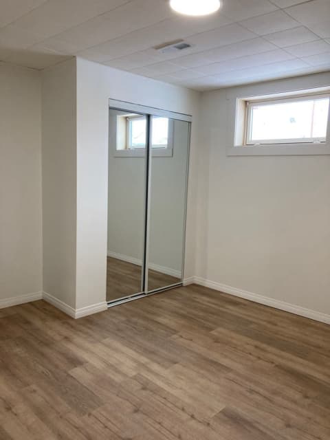 Fully renovated basement suite - 5 - 1742260463803_Room basement 3